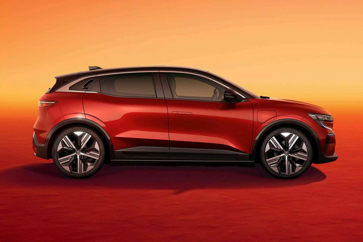 Renault Megane E-Tech electric &ndash; agiln&iacute; hatchback