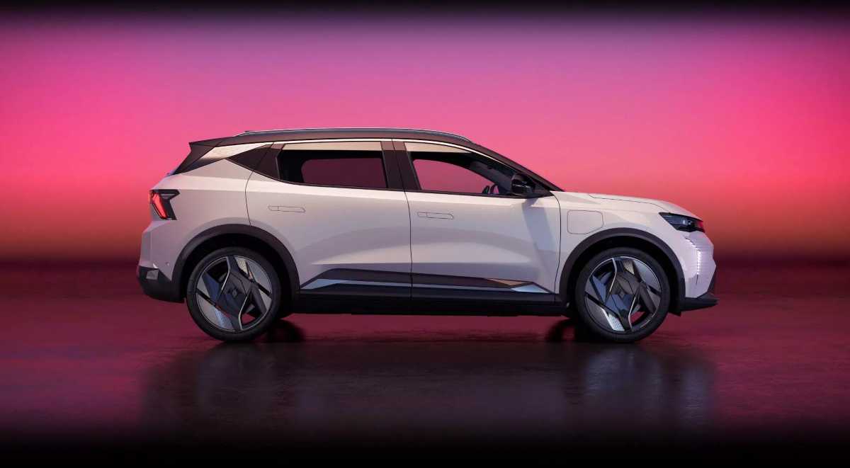 Renault Scenic E-Tech electric &ndash; rodinn&yacute; crossover